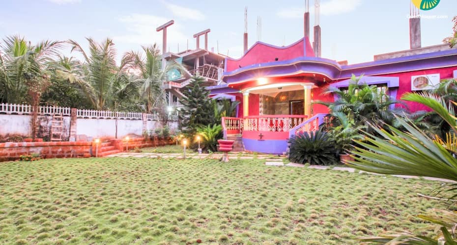Vibrant 3 BHK for friends, 1.3 km from Ashwem Beach, Goa 4