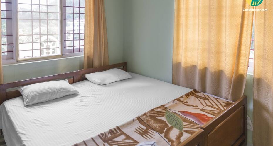 Cosy abode for a backpacker, 2.7 km from Rajas Seat, Madikeri 1