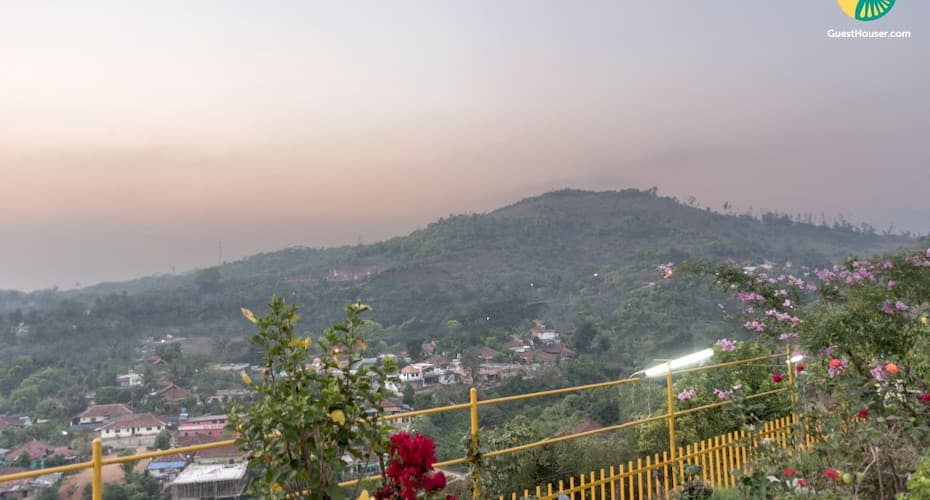 Peaceful 3-BR retreat, 1 km from Rajas Seat, Madikeri 2