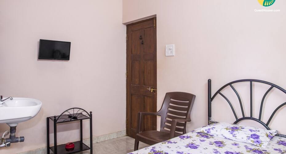 Homely & capacious accommodation, 800 m from Baga beach, Goa 1