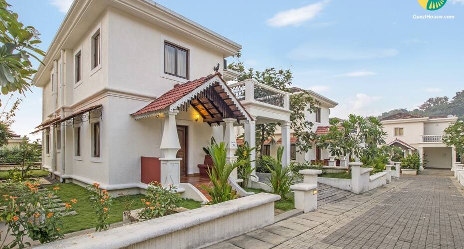 Contemporary 3-BR pool villa, 700 m from Coco beach, Goa 1