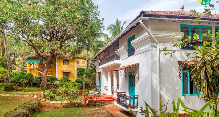 Opulent 8-BR cottage for a large group, located on Divar island, Goa 2