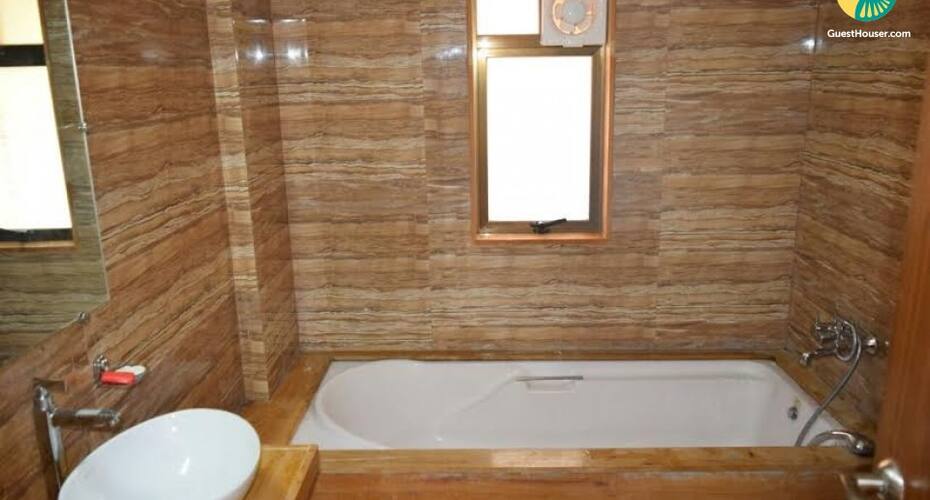 4-br Bungalow For 12, Khandala 4