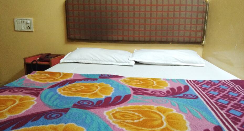 Mayuri Deluxe Lodge, Guntur 3