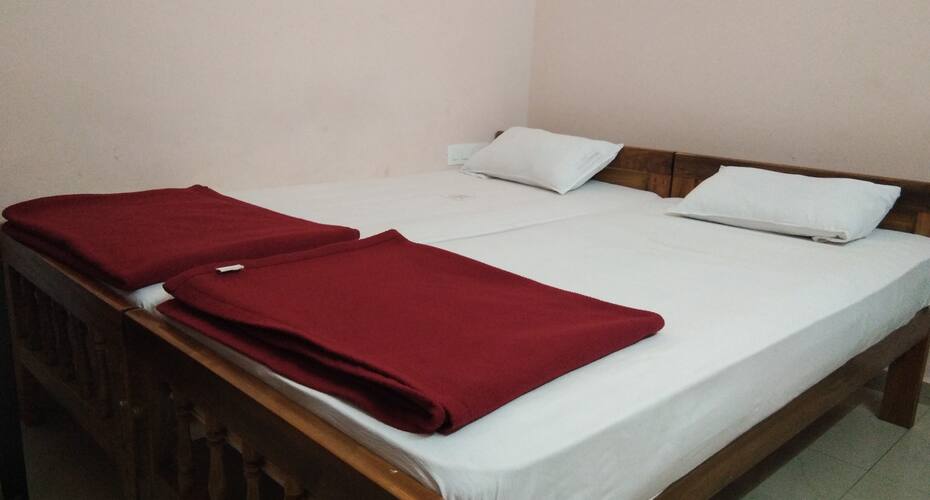Sri Kalleshwara Lodge, Hampi 2