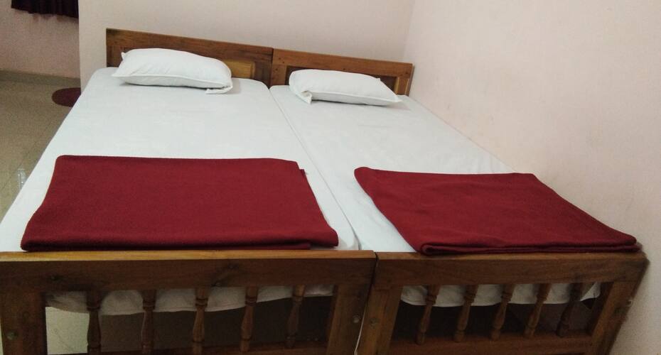 Sri Kalleshwara Lodge, Hampi 3