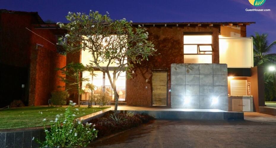 Lavish 4-BR villa with a private pool, 1 km from Candolim Beach, Goa 1