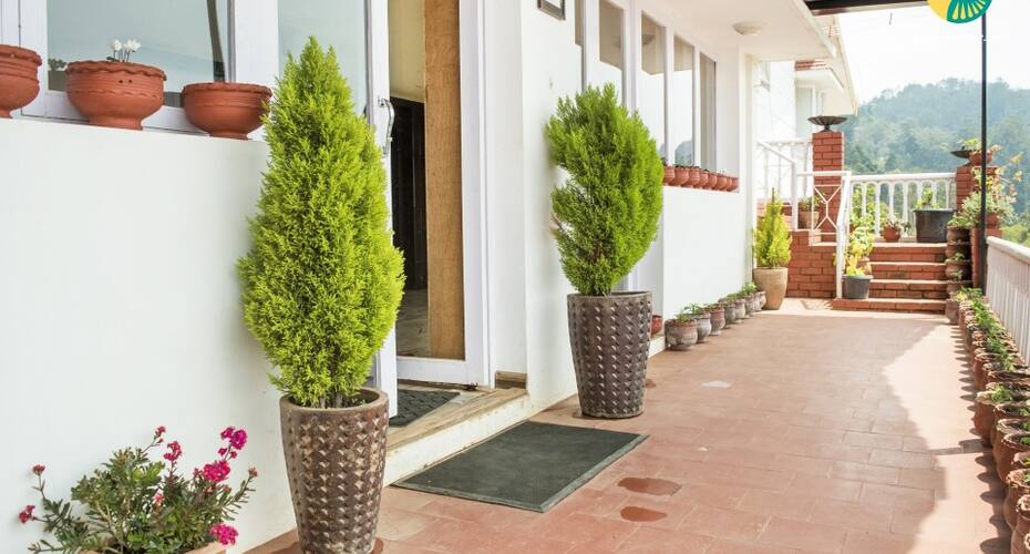 Restful abode with a gorgeous view, 2 km from Rose Garden, Ooty 5