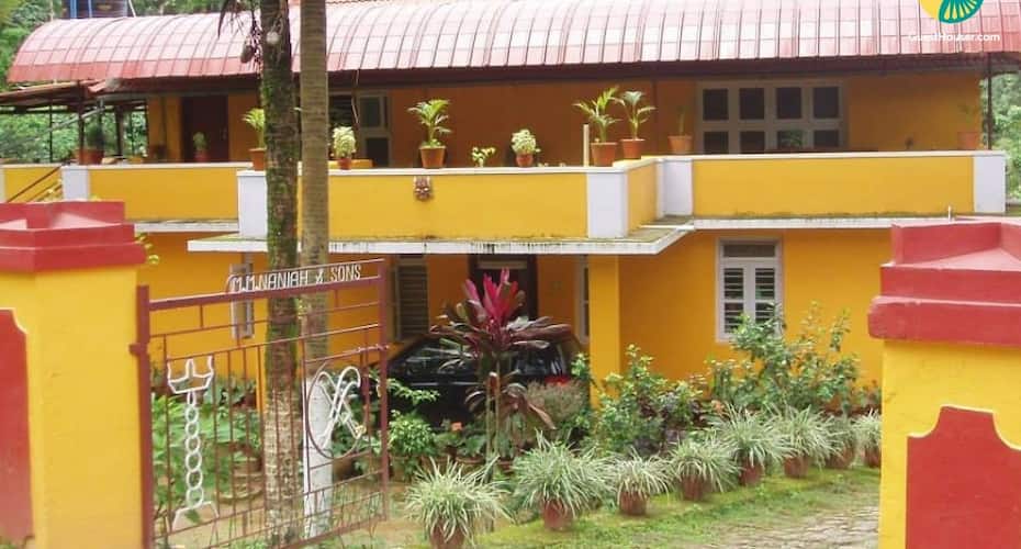 Cheerful Homestay With Well-furnished Rooms, Close To Moideen Juma Masjid, Coorg 4