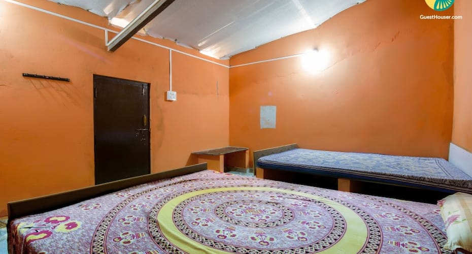 Pet-friendly vibrant stay, close to Anjuna beach, Goa 4