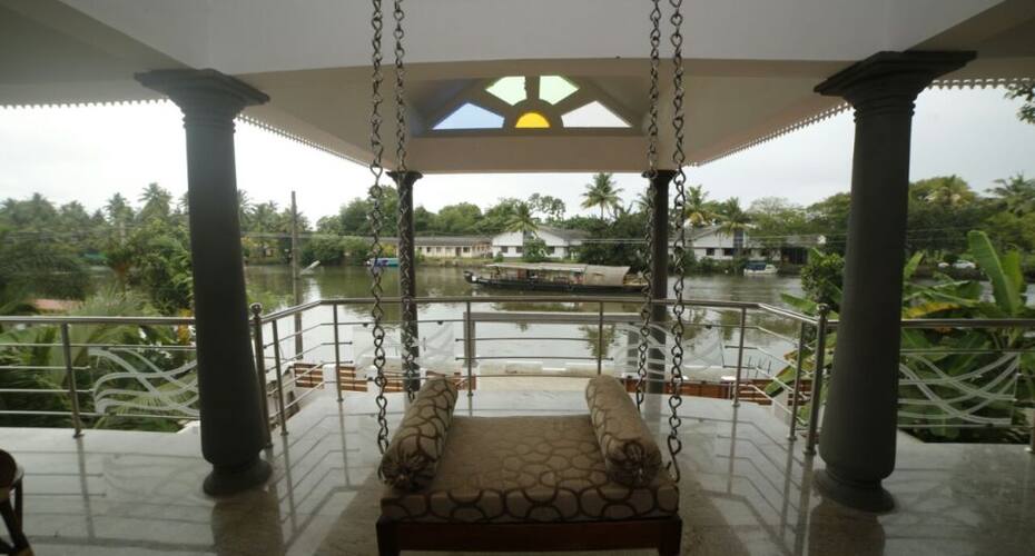 Meenakshi River Villa, Kumarakom 5