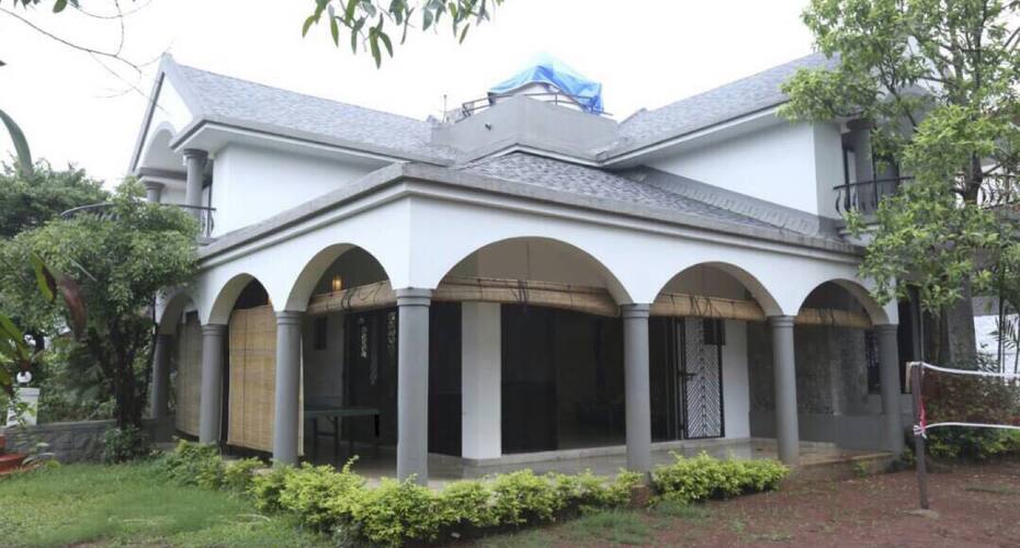 4bhk lavish bunglow with jacuzzi pool, Lonavala 3