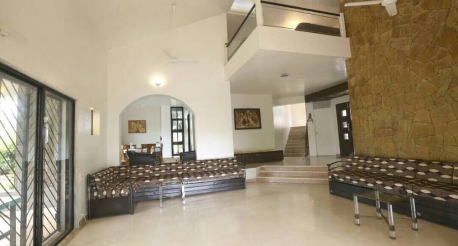 4bhk lavish bunglow with jacuzzi pool, Lonavala 4