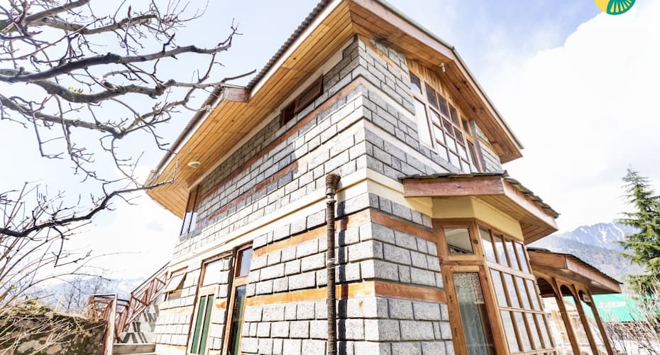 Stately 3-BR cottage for nature lovers, close to an art gallery, Manali 5