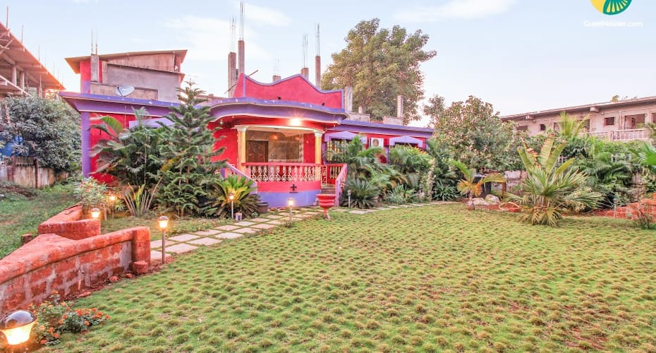 Vibrant 3 BHK for friends, 1.3 km from Ashwem Beach, Goa 1