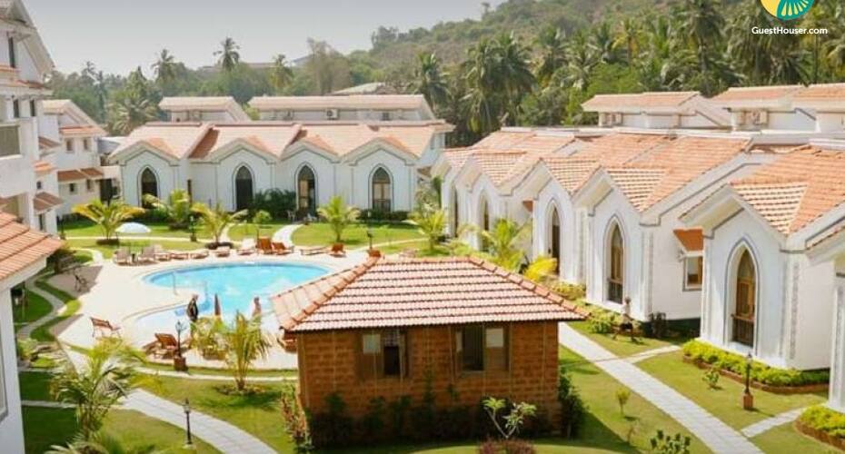Sumptuous studio apartment with a swimming pool, Goa 1