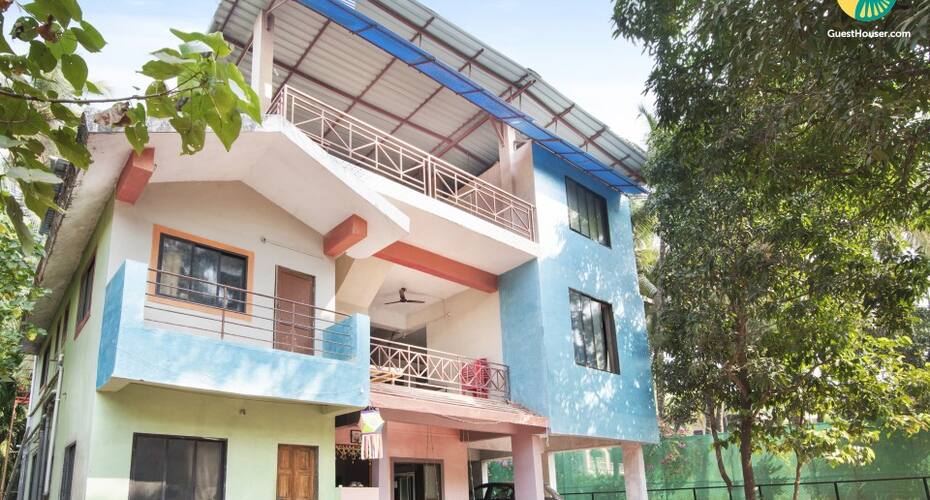 Capacious room for backpackers, 1.5 km from Nagaon Beach, Alibaug 2