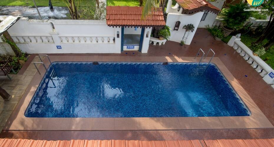 Dainty room in a stay with a pool, 350 m from Candolim Beach, Goa 4