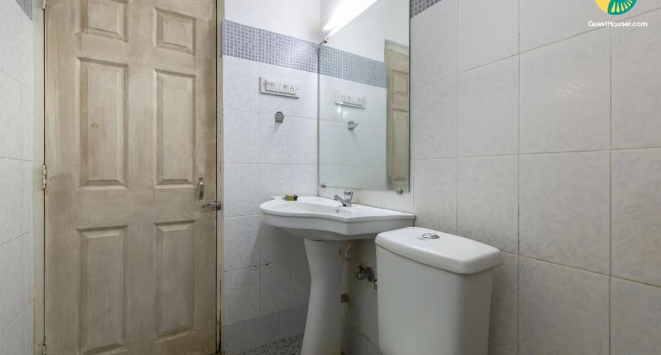 Private room in a cosy B&B with pool, close to Anjuna beach, Goa 5