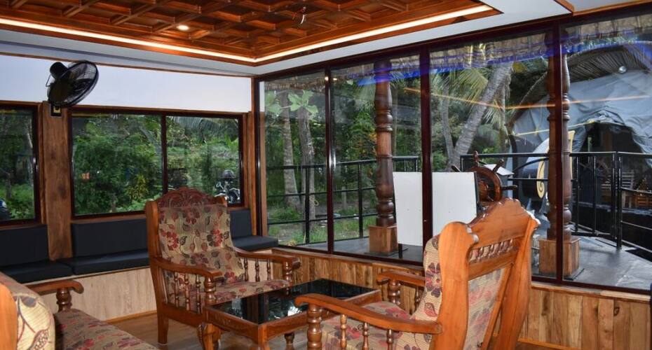 Meenakshi Houseboat, Kumarakom 3