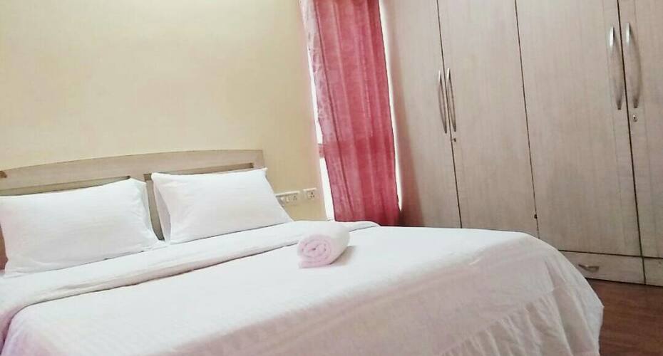 Royal service apartments  korgaon park, Pune 2
