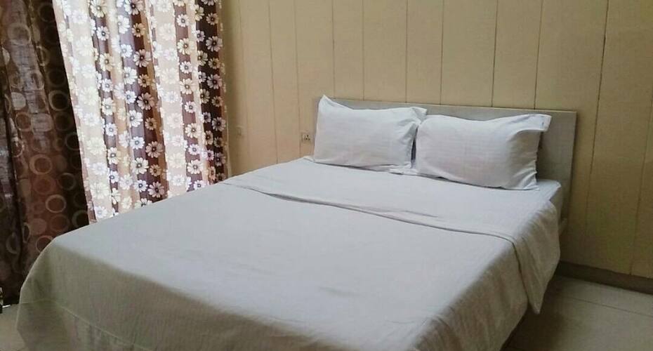 Royal service apartments  korgaon park, Pune 4
