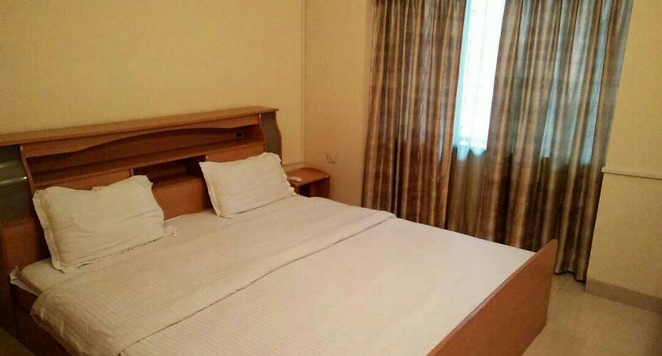 Royal service apartments  korgaon park, Pune 3