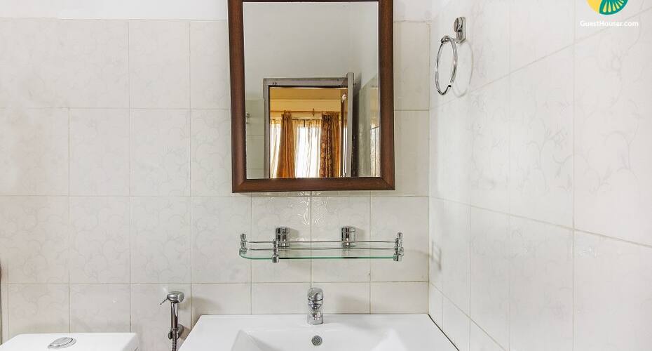 Rejuvenating stay for three, 1.1 km from Bhagsu Waterfall, Dharamshala 5
