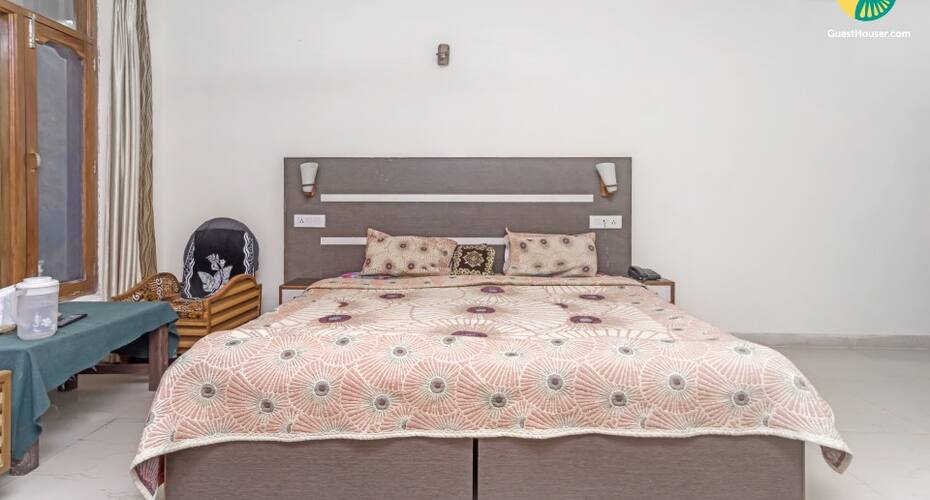 Hillside retreat for three, ideal for a small group, Dharamshala 5