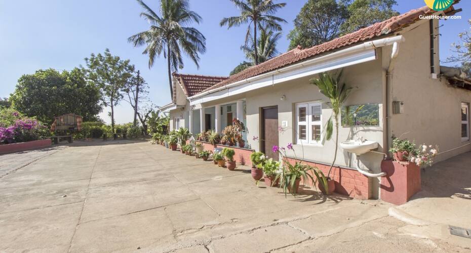 5-bedded restful abode, 2 km from Raja Seat Mantapa, Madikeri 5