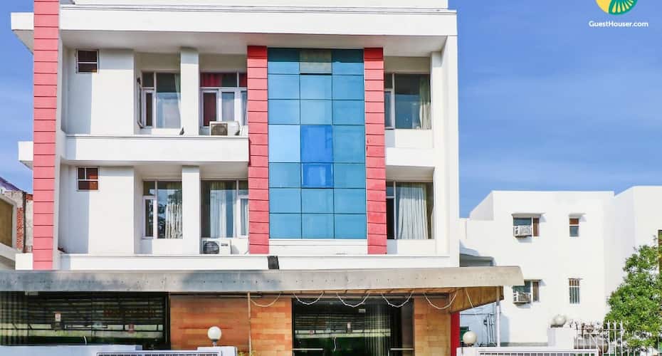 Stylish room for 3, close to Hawa Mahal, Jaipur 2