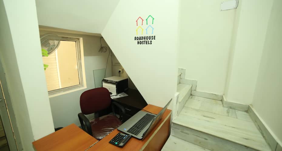 Roadhouse Hostels Varanasi, Varanasi 3