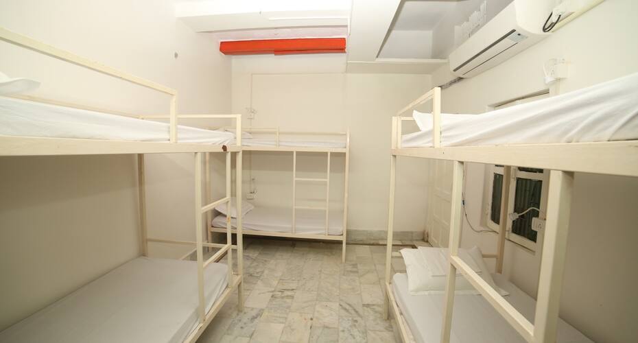 Roadhouse Hostels Varanasi, Varanasi 4