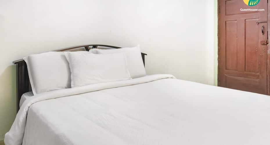Well-furnished stay with a swimming pool, Madikeri 4