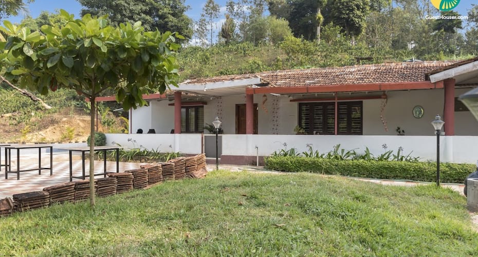 Well-furnished stay with a swimming pool, Madikeri 5