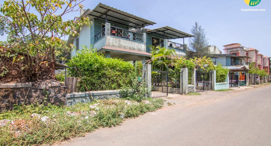 Homely bungalow for three, near the wax museum, Lonavala 2
