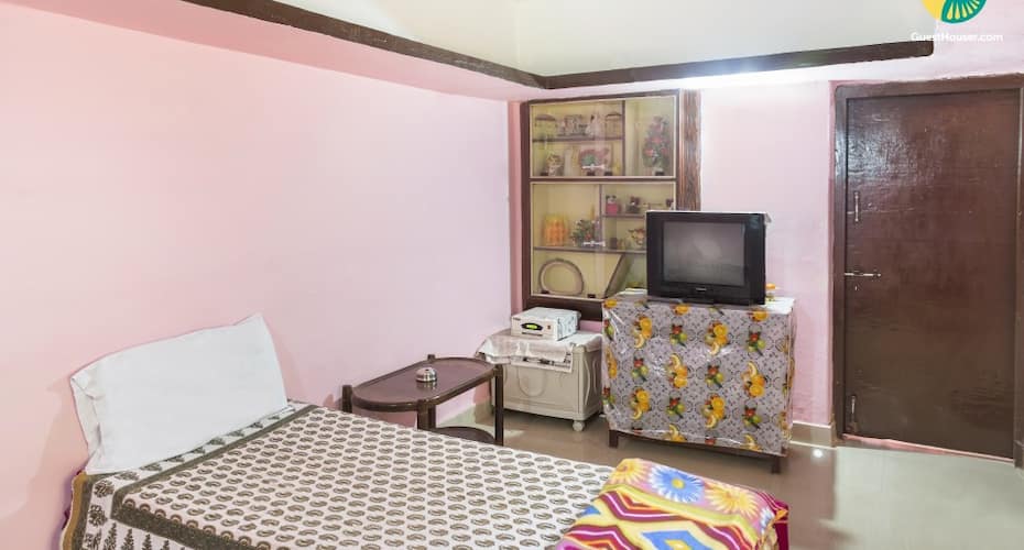 Homely 3-BR abode, 1.9 km from Madikeri Town Hall, Madikeri 5