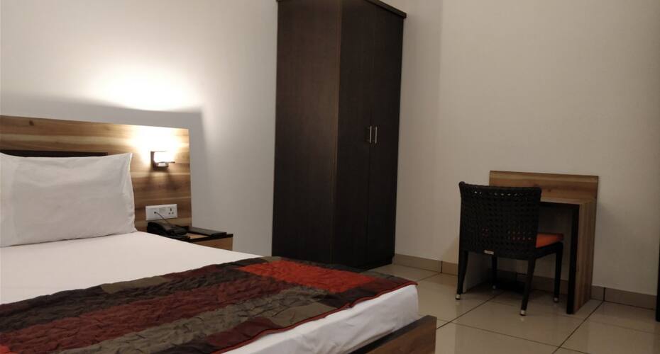 Finestays Homestay, Ghaziabad 5