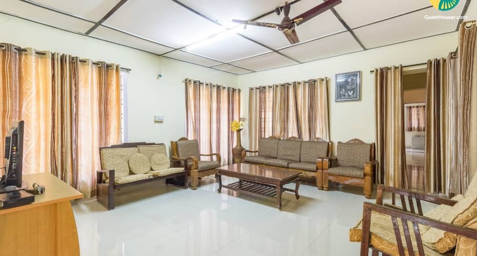 Pet-friendly cheerful homestay for three, 1.7 km from Madikeri Fort, Madikeri 4