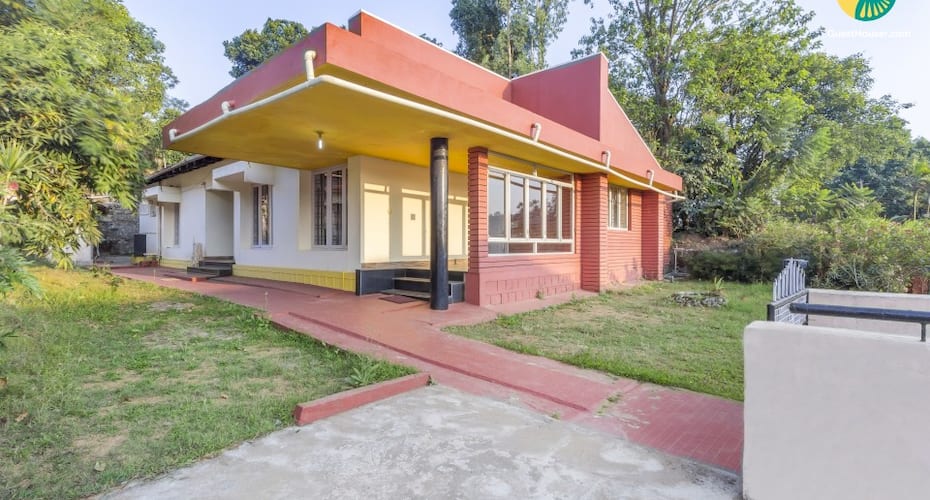 Pet-friendly cheerful homestay for three, 1.7 km from Madikeri Fort, Madikeri 1