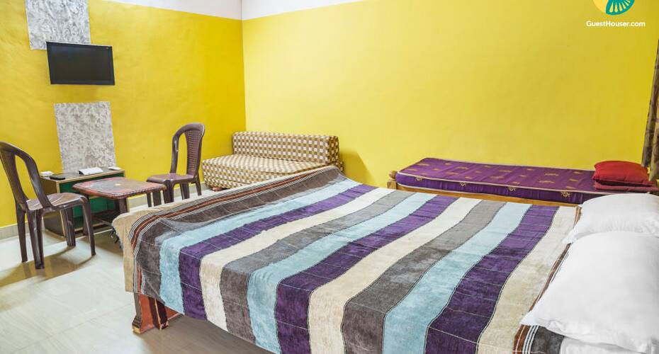 Private room with the comforts of a home, for backpackers, Chikmaglur 5