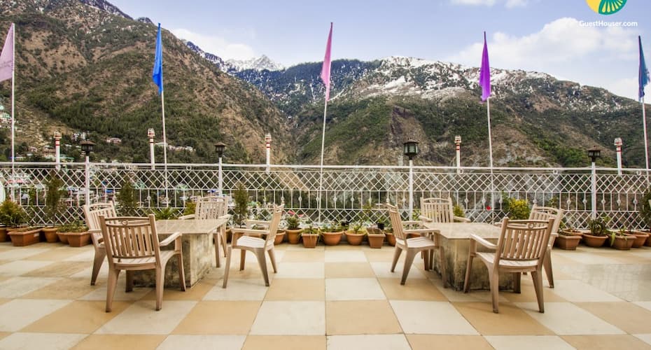 Tastefully done stay for three, 300 m from Bhagsu Waterfall, Dharamshala 5