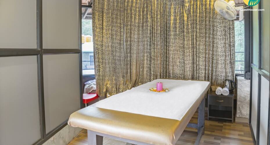 Cheerful stay with a pool and a spa, Coorg 5