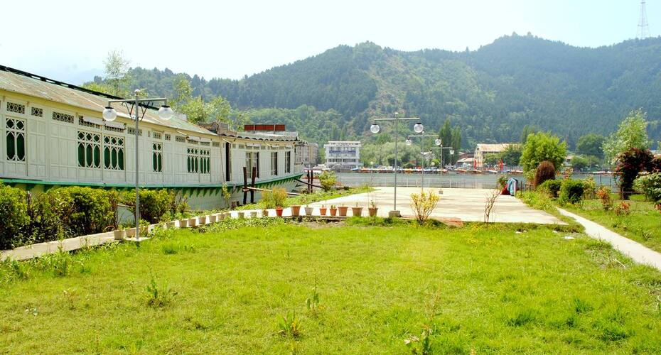 Golden Ship Resort, Srinagar 3