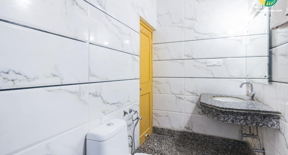 Well-appointed boutique room for 3, 1.1 km from Mall Road, Shimla 5