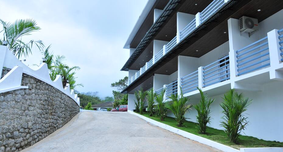 Misty Garden Cottages, Munnar 2
