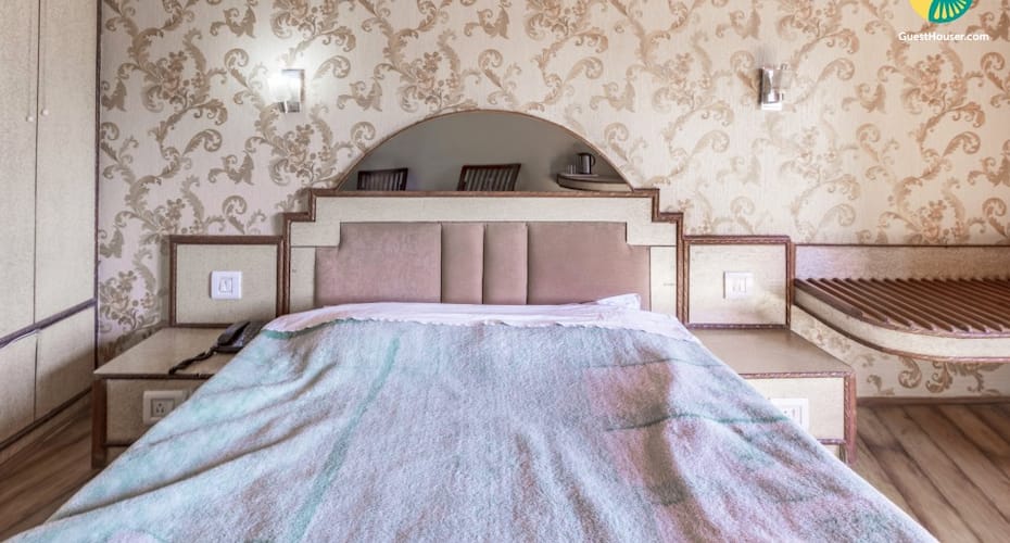 Aesthetically done stay for three, 1.2 km from Christ Church, Shimla 5