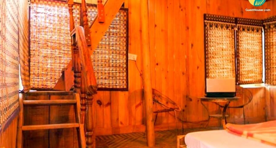 Duplex room in a Pinewood Cottage, Kasauli 5