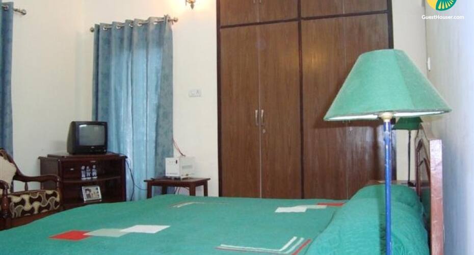 Private Room with a Valley View, Kasauli 5