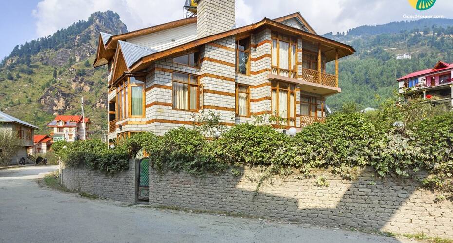 3-BR Hillside Cottage, Manali 4